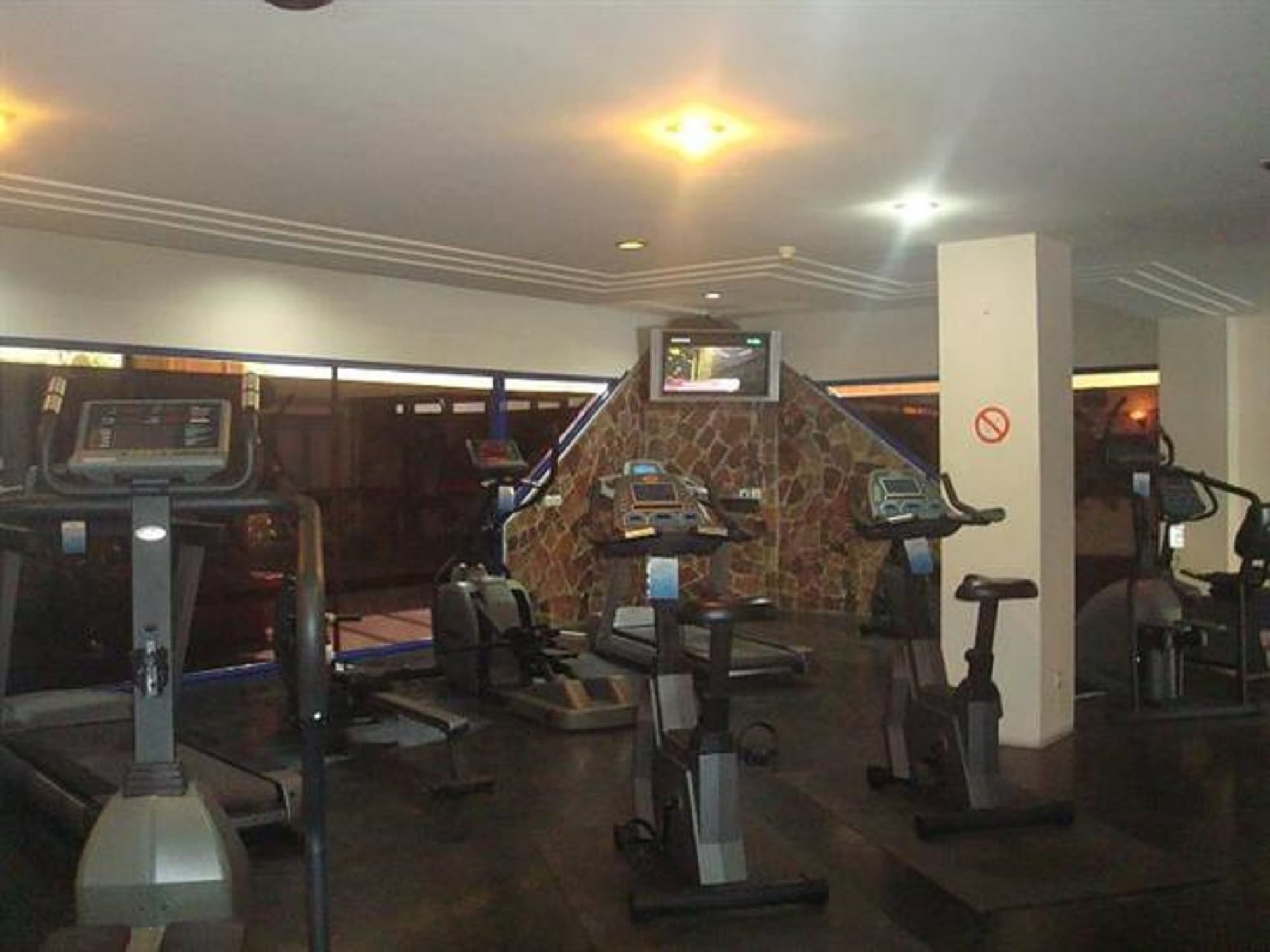 Le Grande Plaza Hotel, Sports and Entertainment