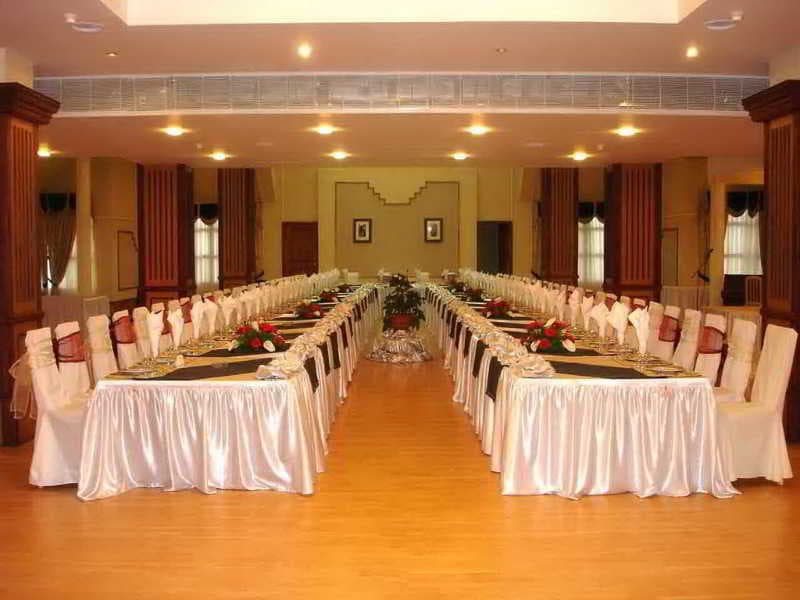 Le Grande Plaza Hotel, Restaurant