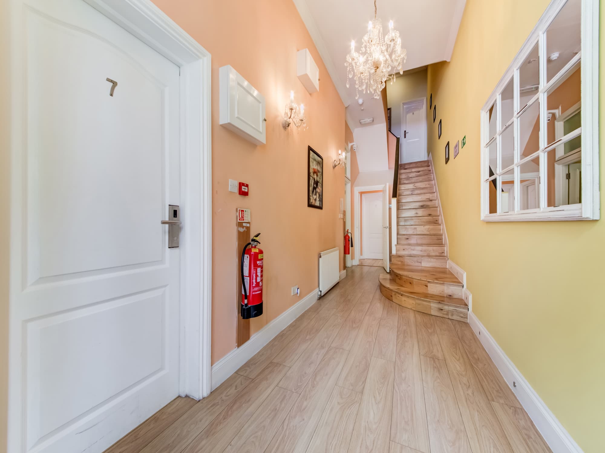 Grantly Hotel, London Shepherd's Bush, Lobby