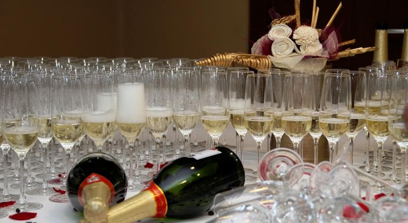 Grand Targu Mures, Bar