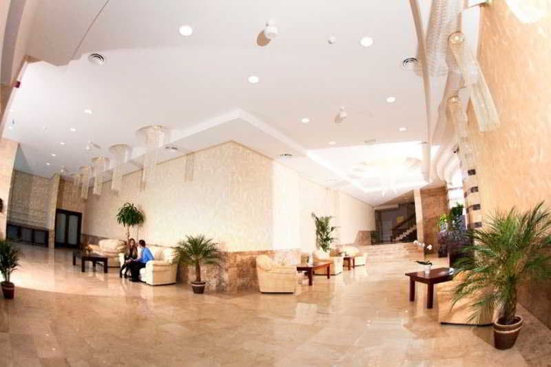 Grand Targu Mures, Lobby