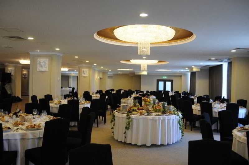 Grand Targu Mures, Restaurant