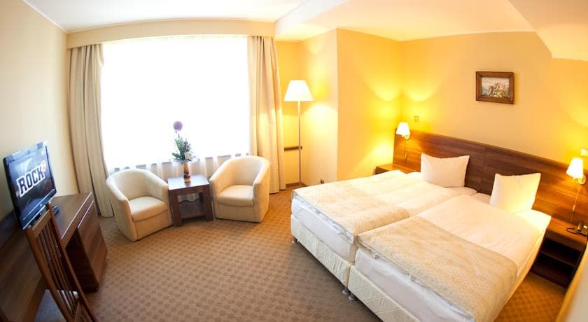 Grand Targu Mures, Room