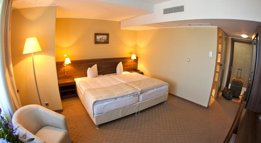 Grand Targu Mures, Room