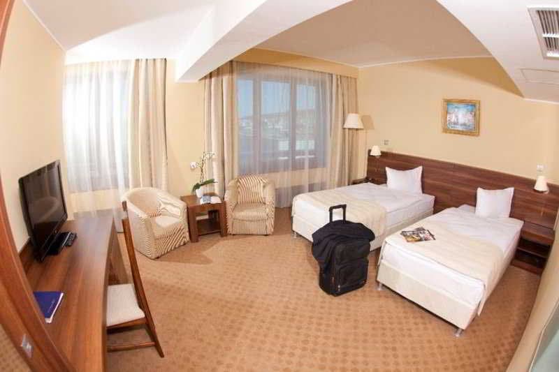 Grand Targu Mures, Room