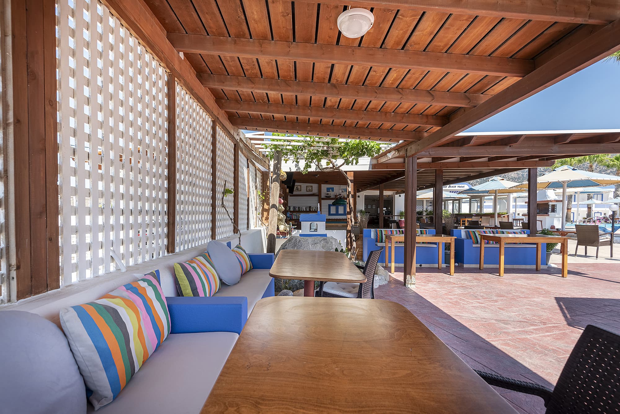 Mammis Beach, Restaurant