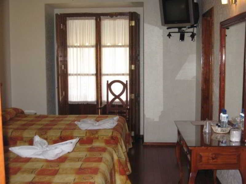 Puebla Plaza, Room