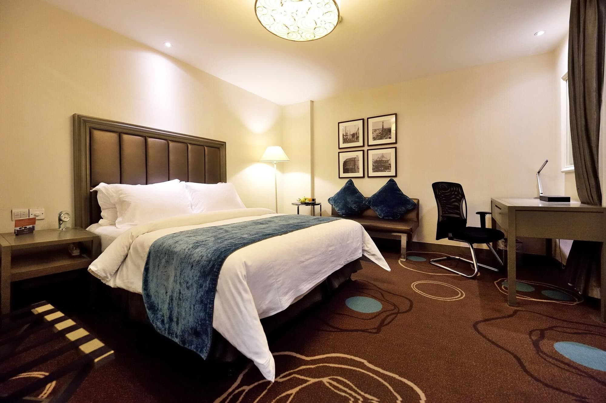 Jinjiang Metropolo Classiq Hotel YMCA People Squar, Room