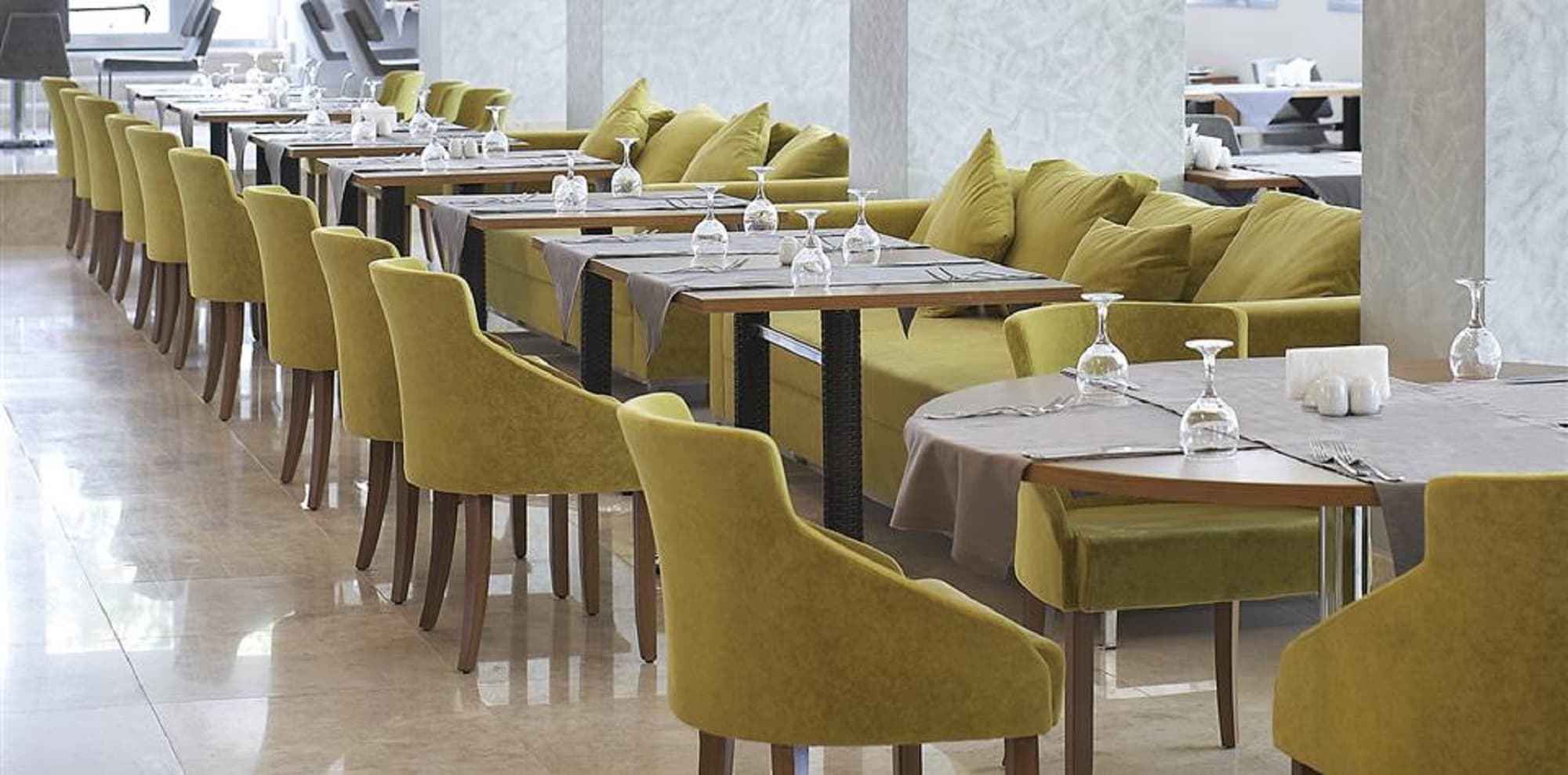 Blue Bay Platinum Hotel, Restaurant