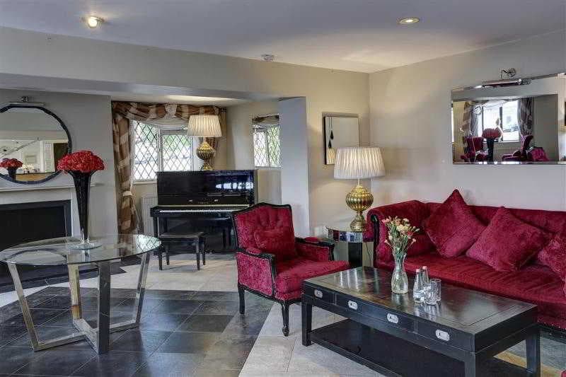 Barons Court Hotel, General view