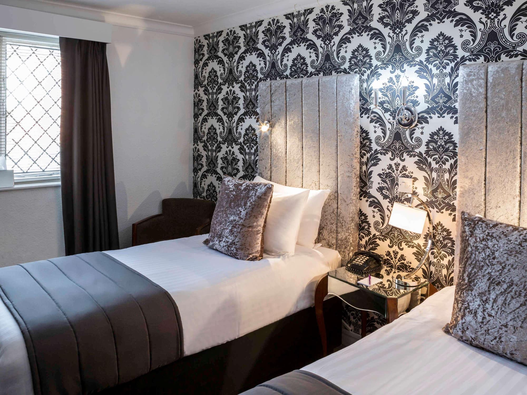 Barons Court Hotel, Room