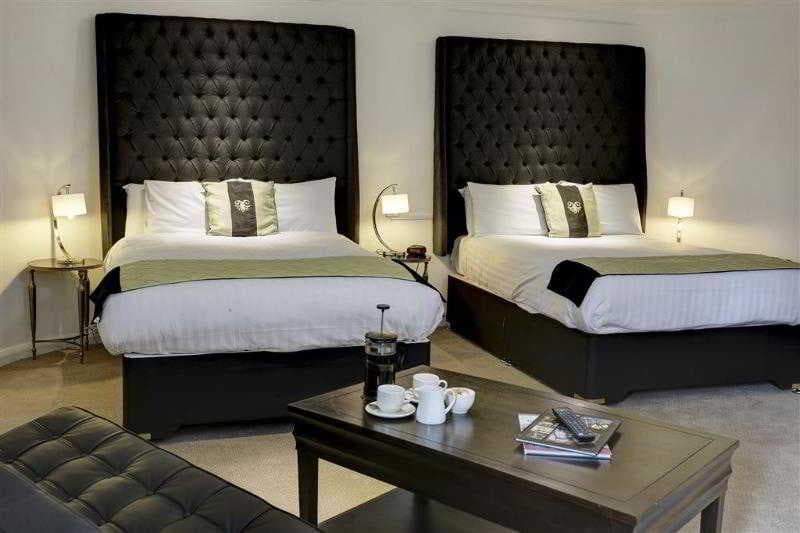 Barons Court Hotel, Room