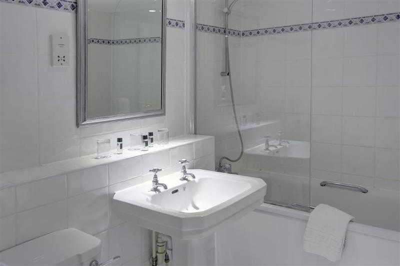 Barons Court Hotel, Room