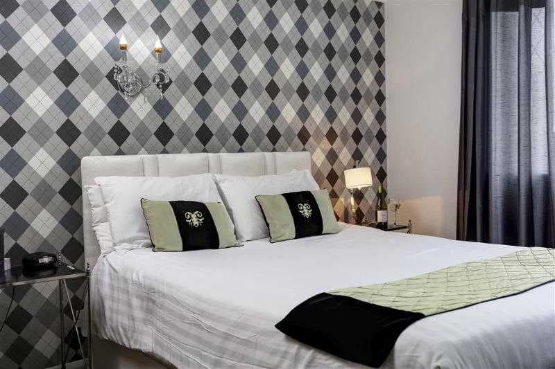 Barons Court Hotel, Room