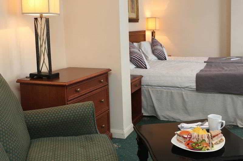 Barons Court Hotel, Room