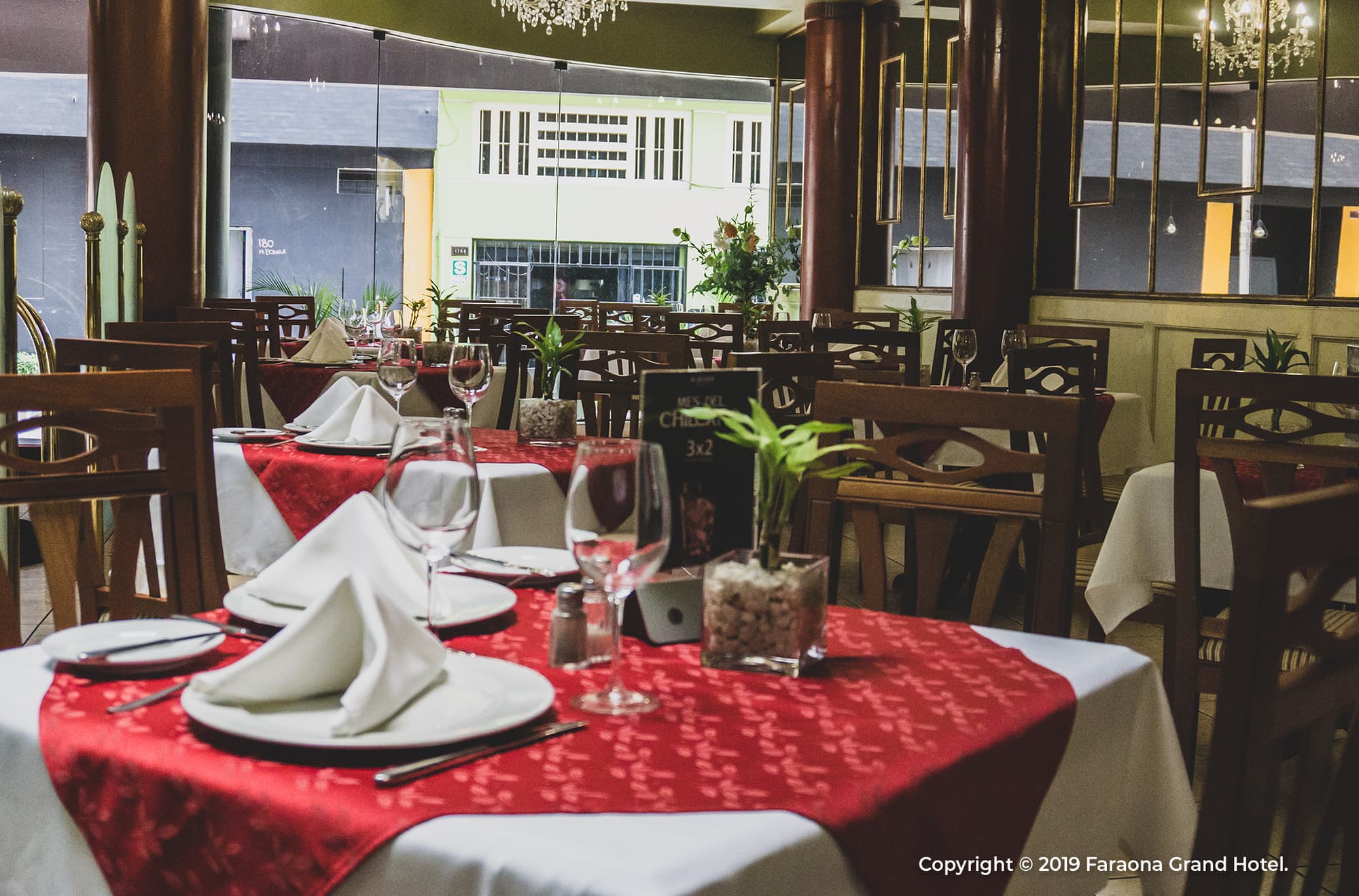 Faraona Grand Hotel, Restaurant