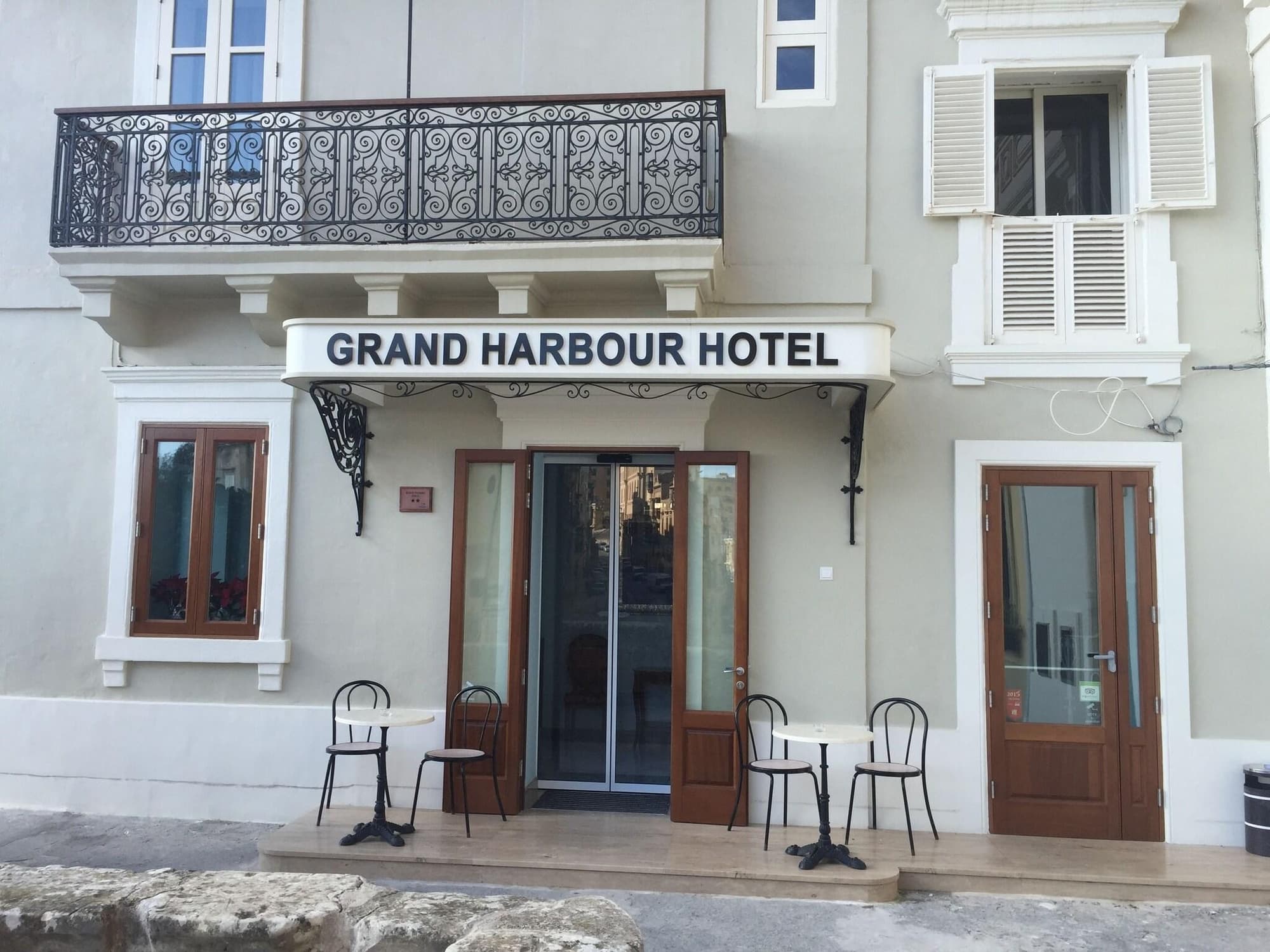 Grand Harbour Hotel, General view