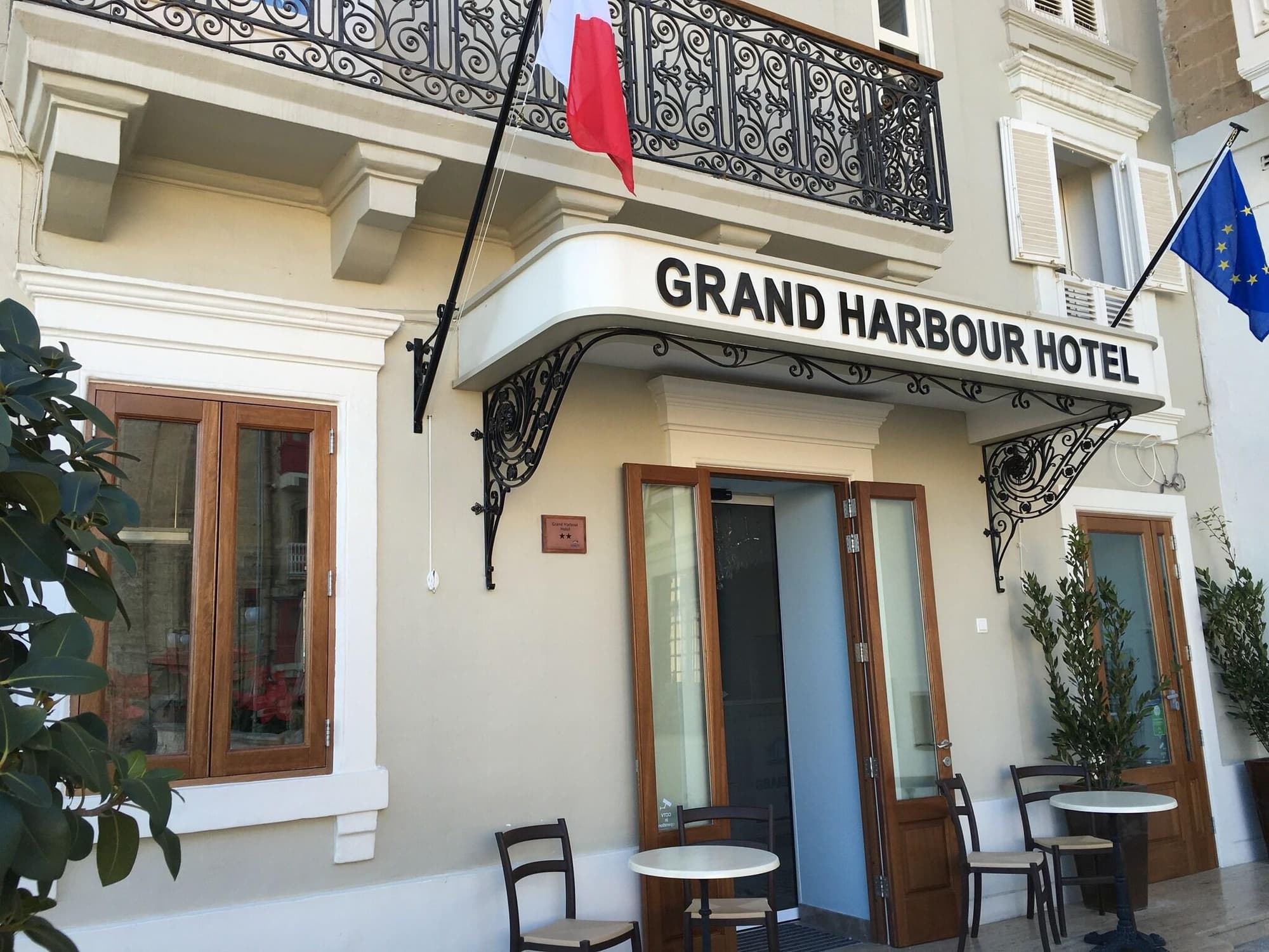Grand Harbour Hotel, General view