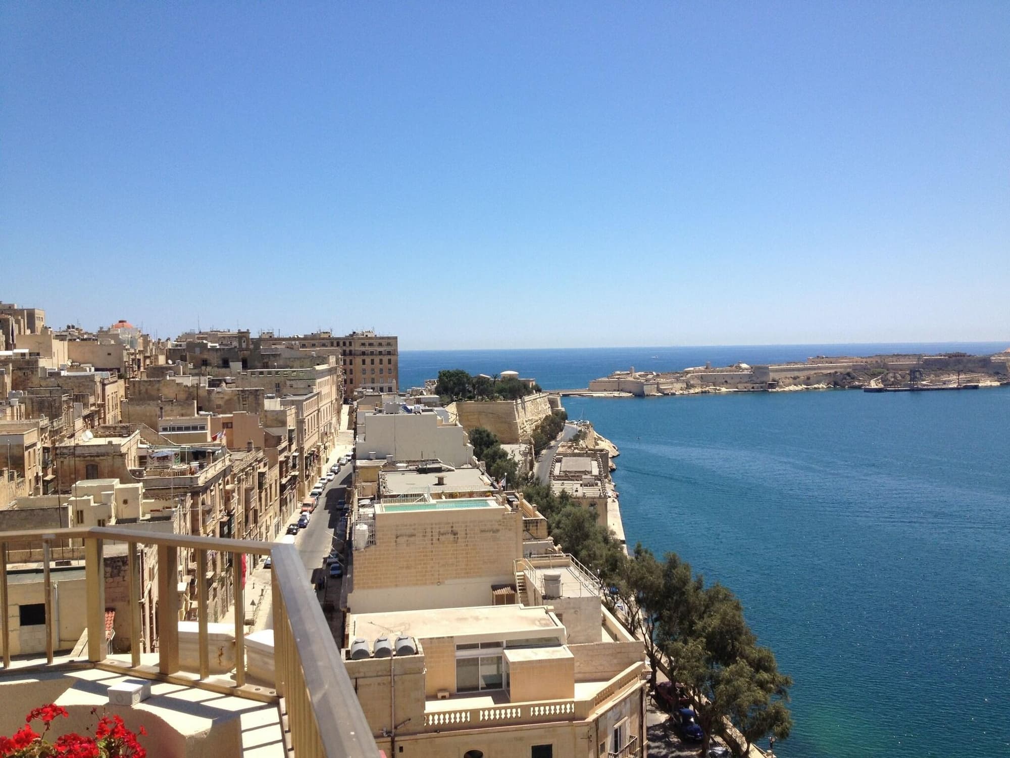 Grand Harbour Hotel, General view