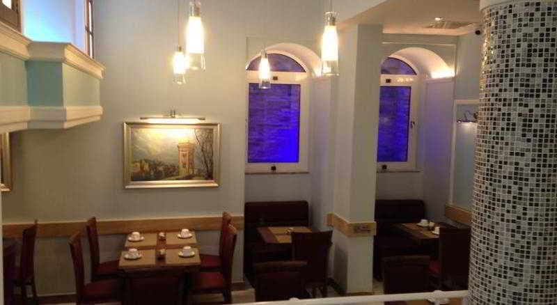 Grand Harbour Hotel, Bar