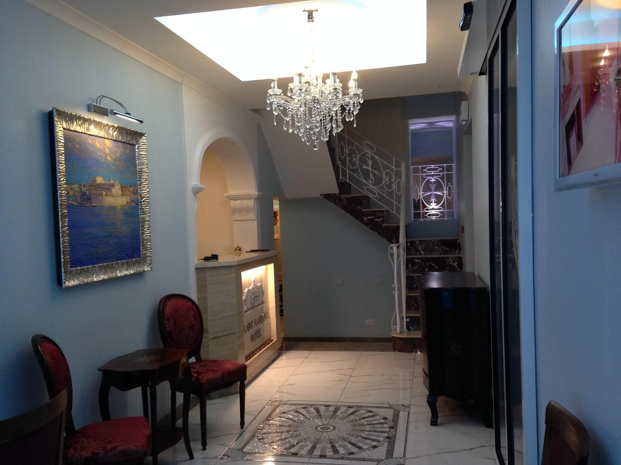 Grand Harbour Hotel, Lobby