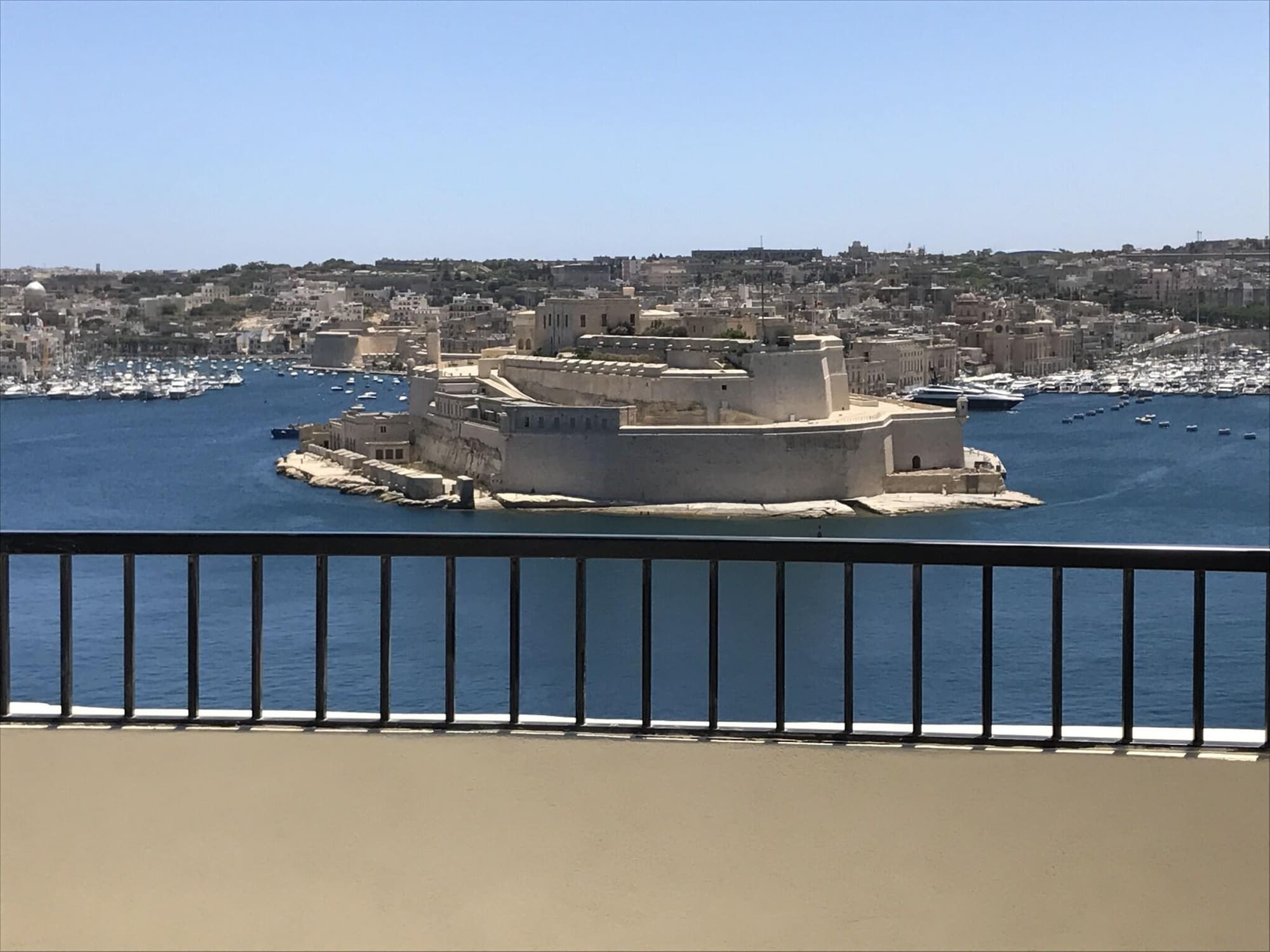 Grand Harbour Hotel, Beach