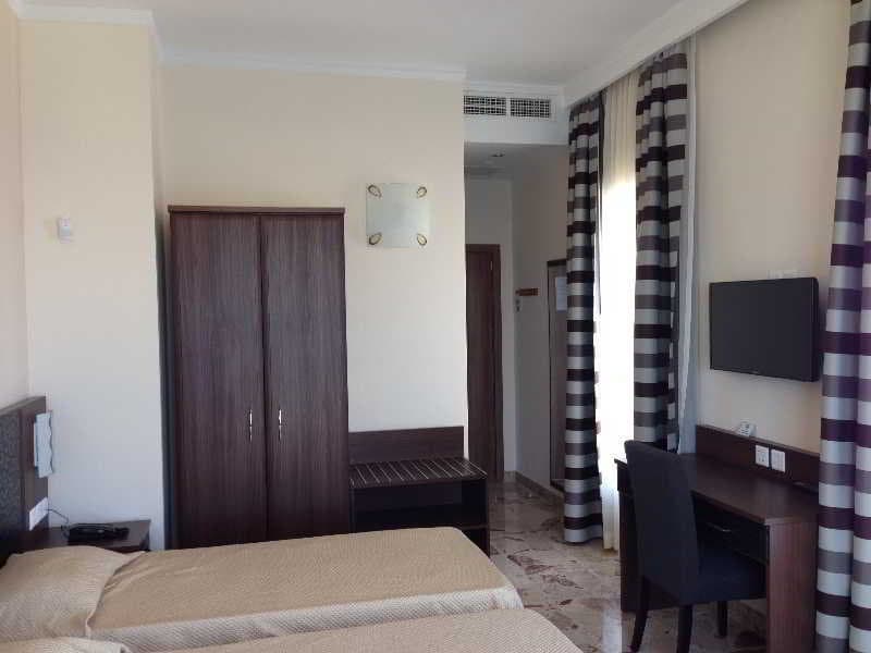 Grand Harbour Hotel, Room