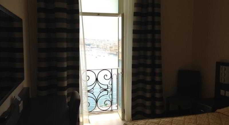 Grand Harbour Hotel, Room