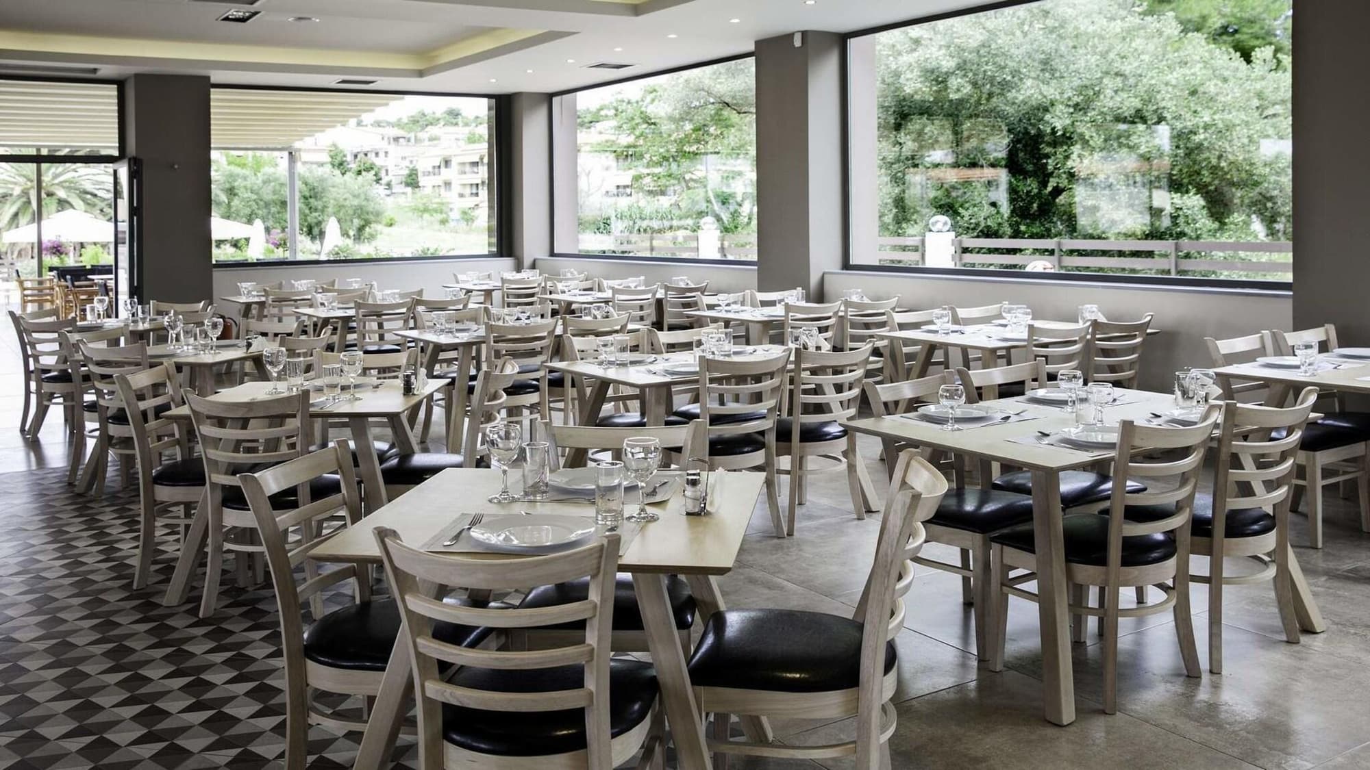 Simeon Hotel, Restaurant