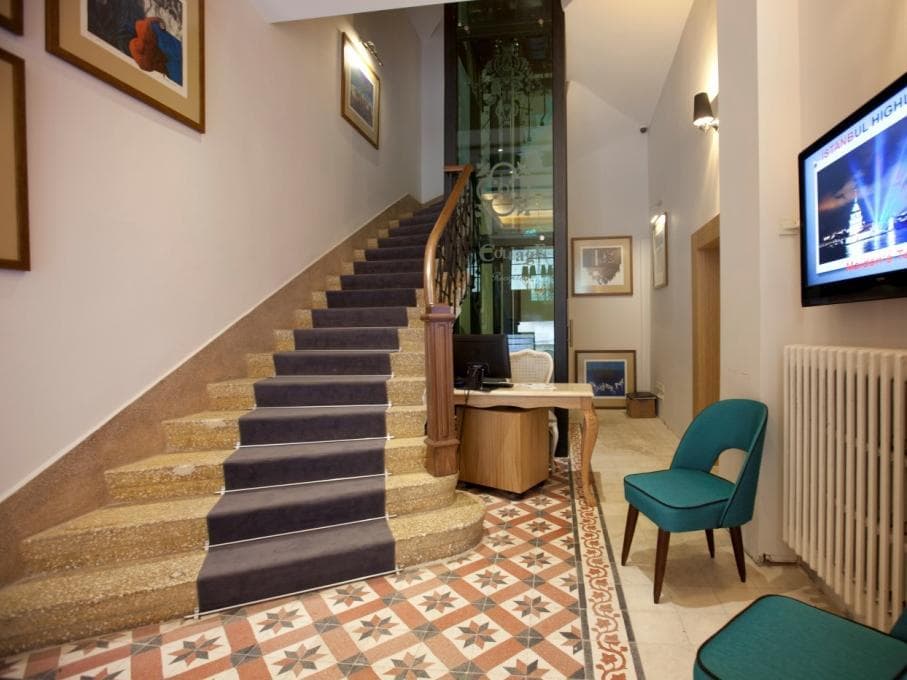 Collage Pera, General view