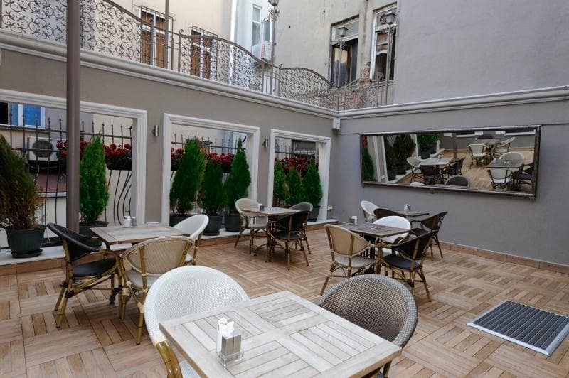 Collage Pera, Terrace