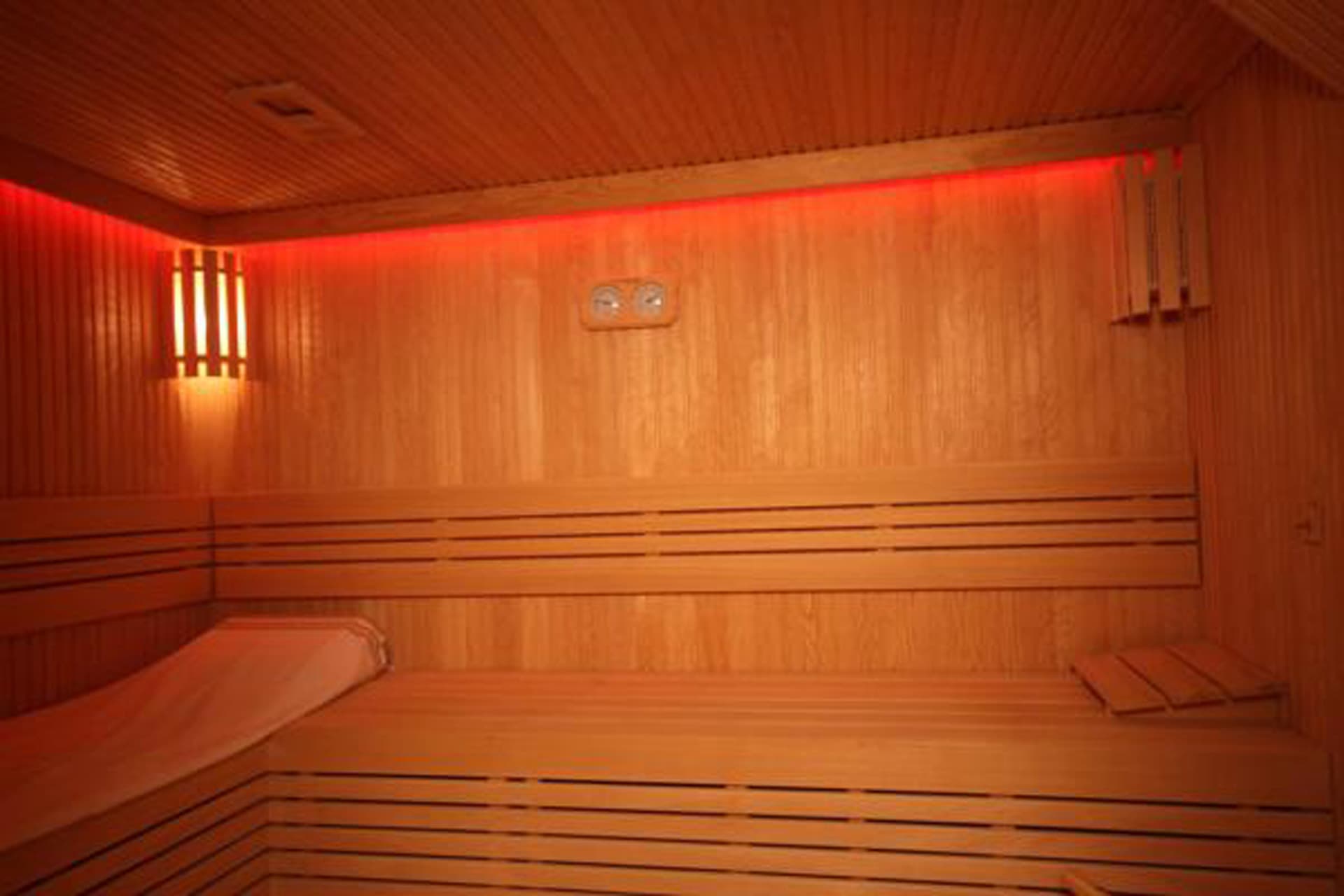 Senabil Hotel Old City, Sports and Entertainment