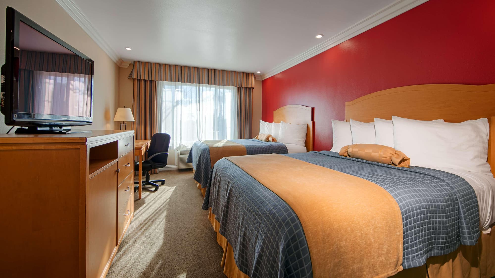 Best Western Plus Anaheim Orange County Hotel, General view