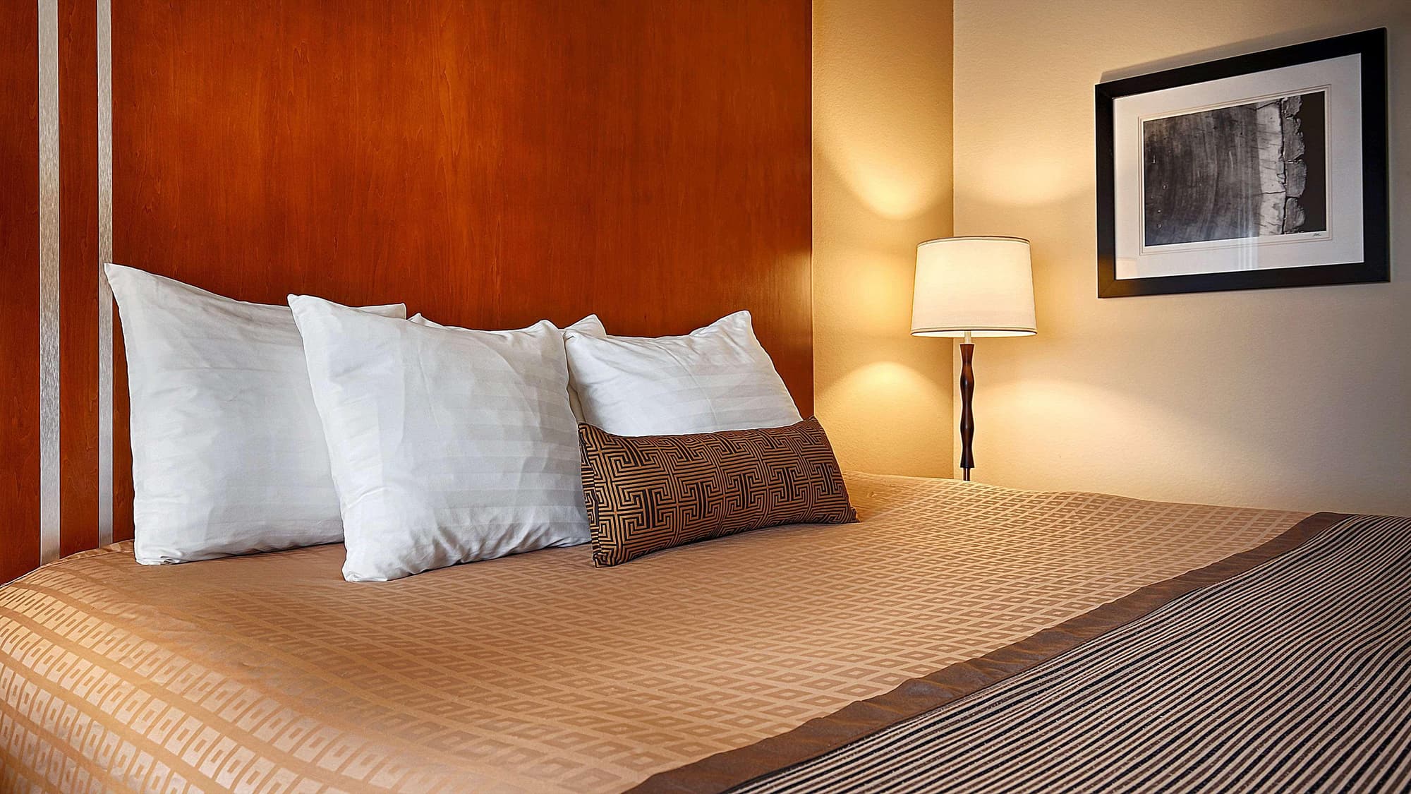 Best Western Plus Rose City Conference Center Inn, General view