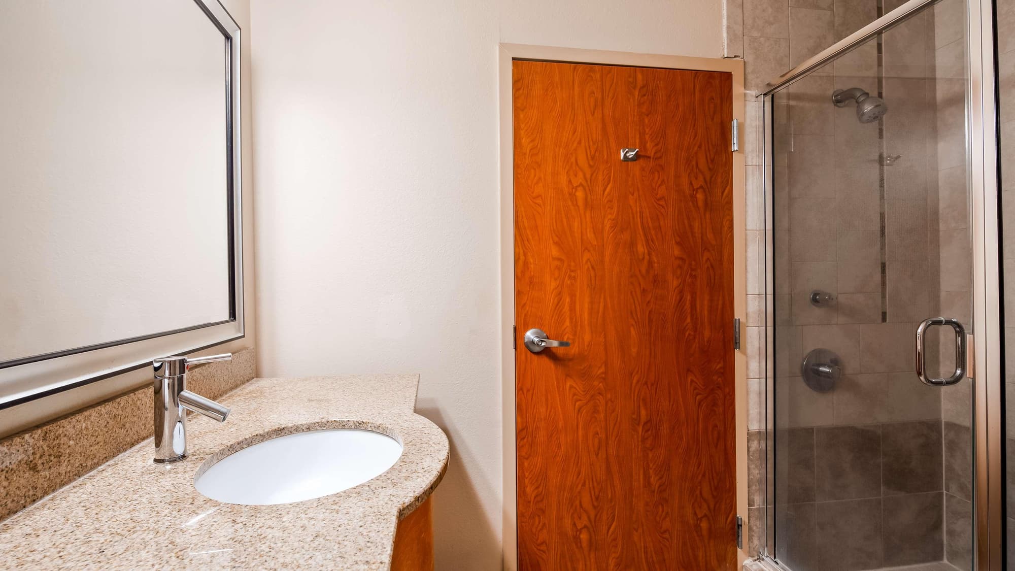 Best Western Plus Rose City Conference Center Inn, Room