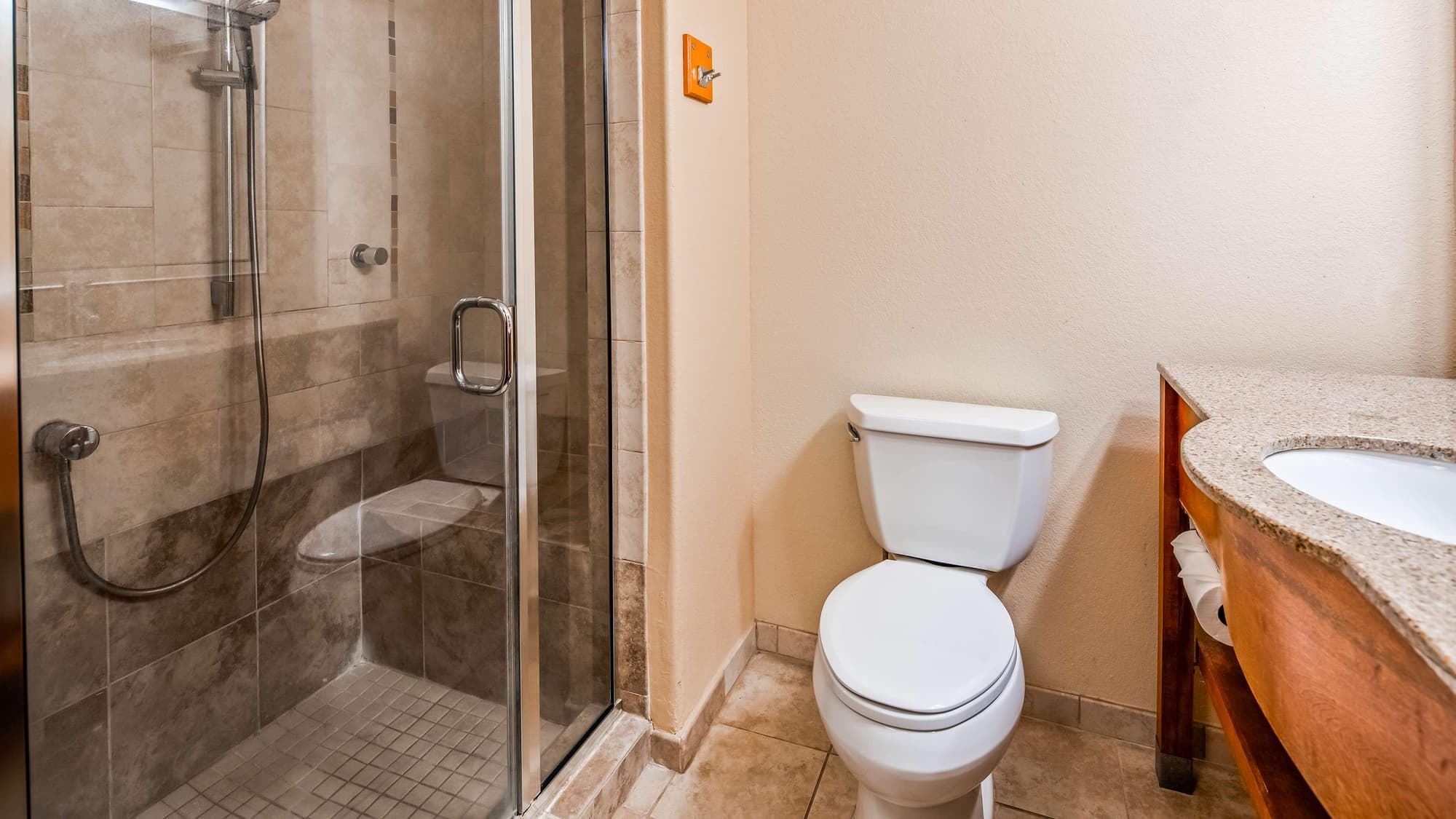 Best Western Plus Rose City Conference Center Inn, Room