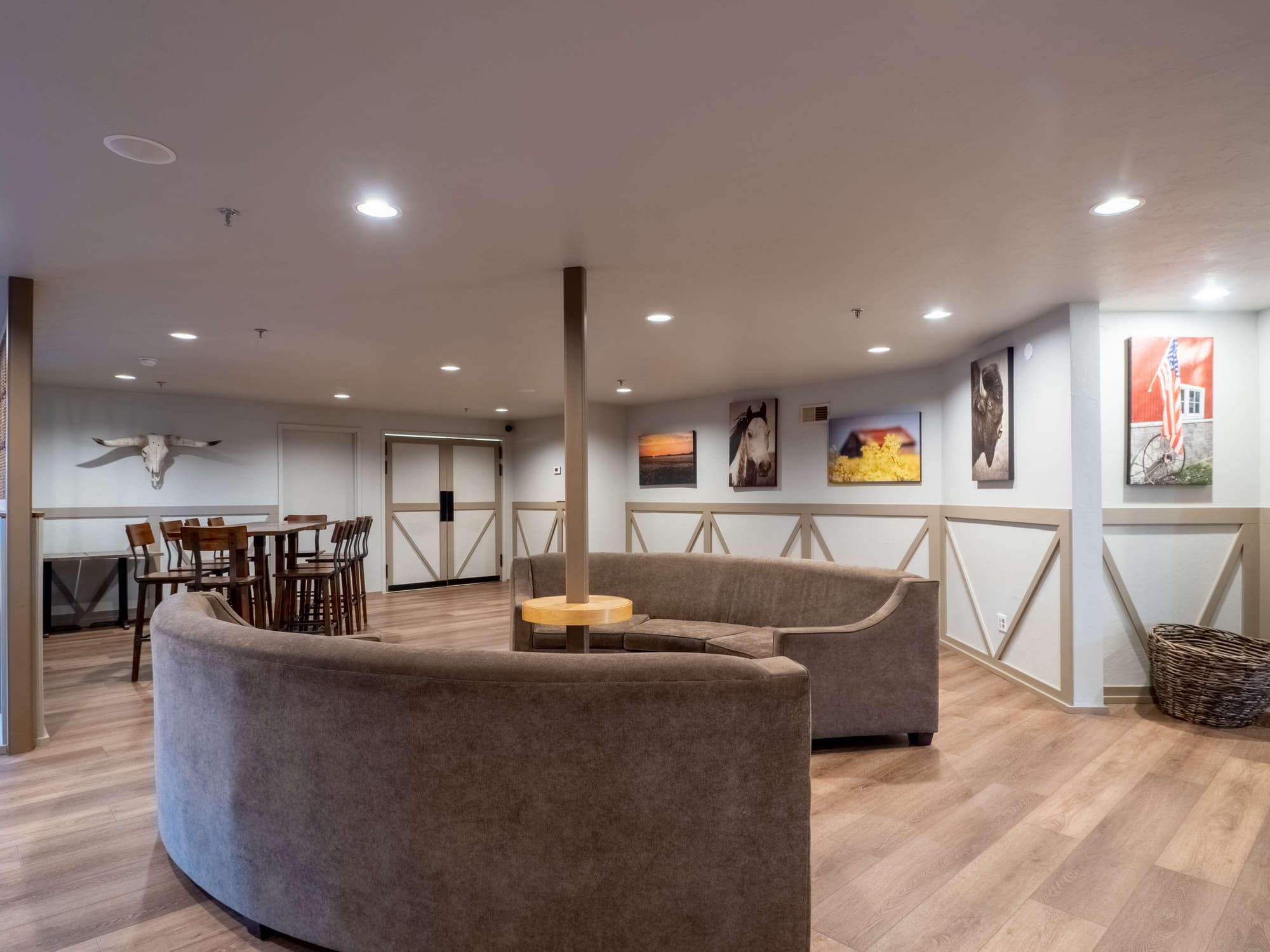 Eagle Suites OKC Airport, Lobby