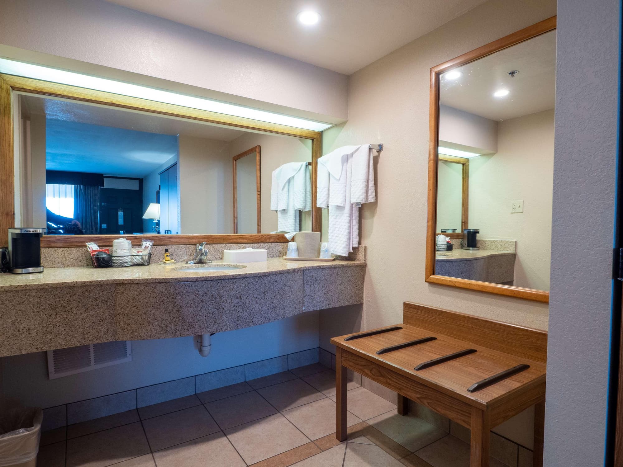 Eagle Suites OKC Airport, Room