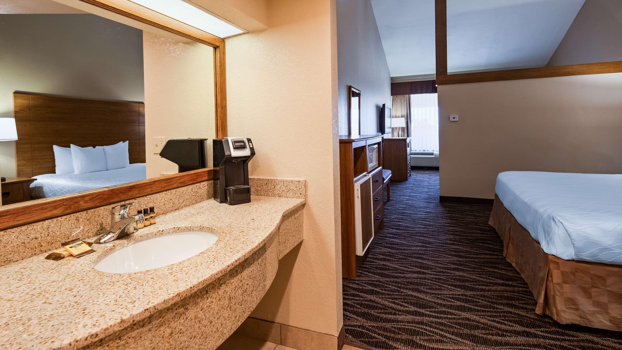 Eagle Suites OKC Airport, Room