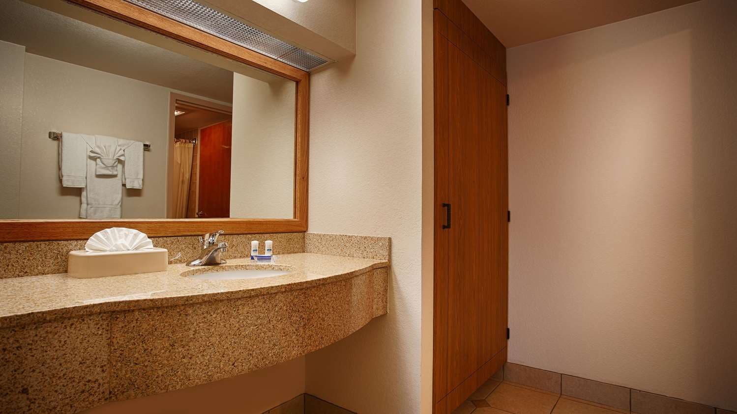 Eagle Suites OKC Airport, Room