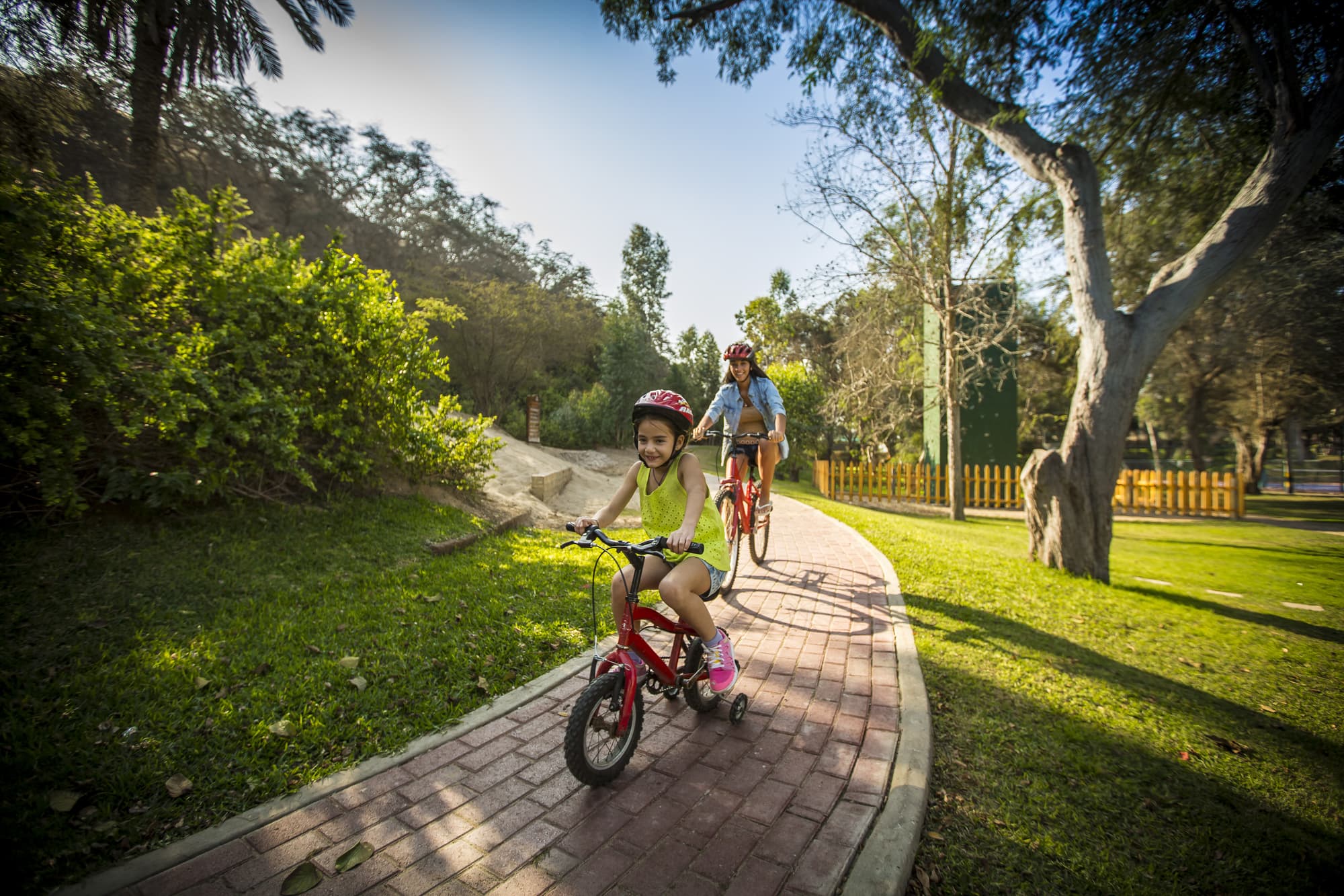 Las Dunas, Sports and Entertainment