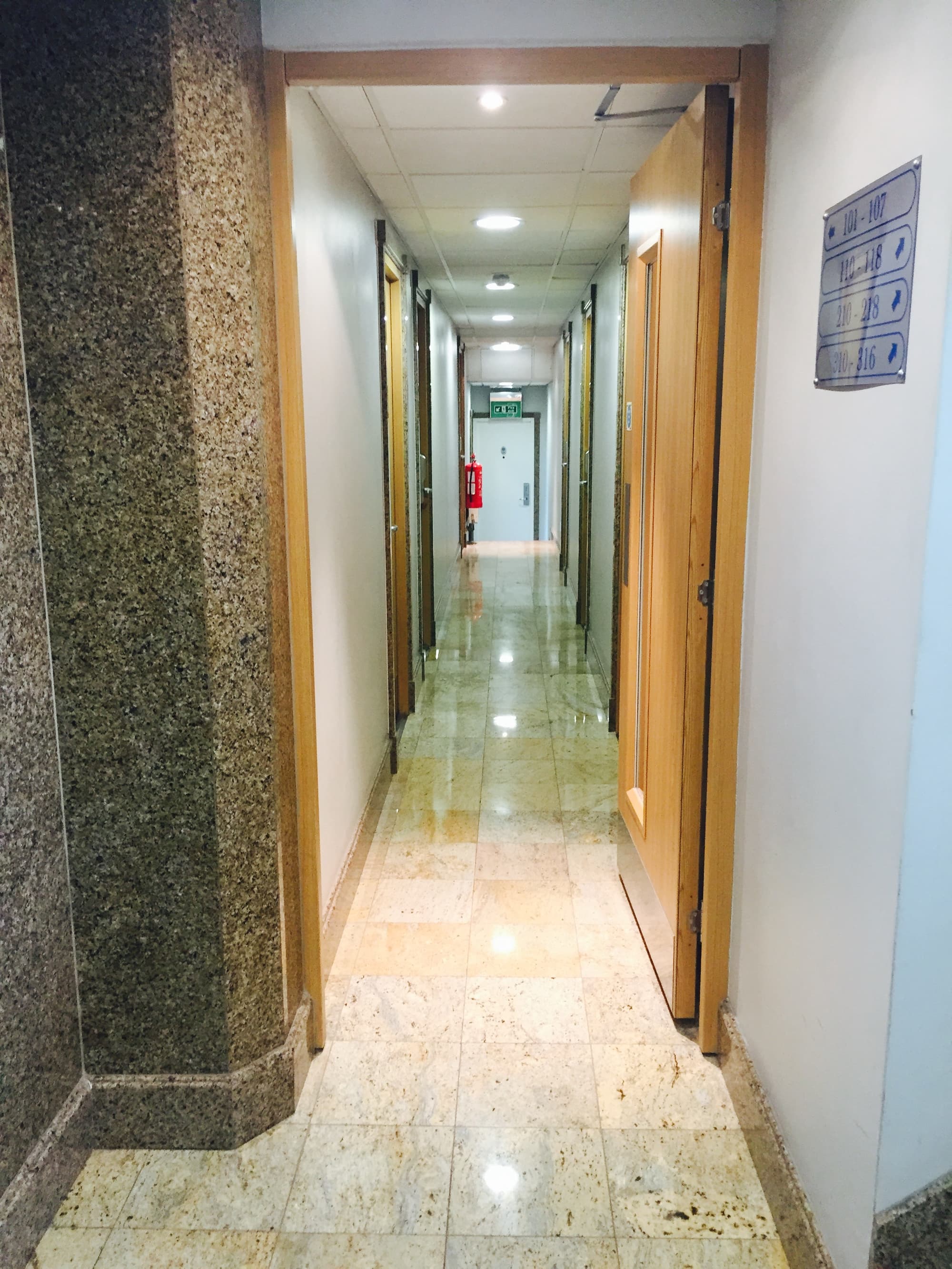 The Maiden Oval, Lobby