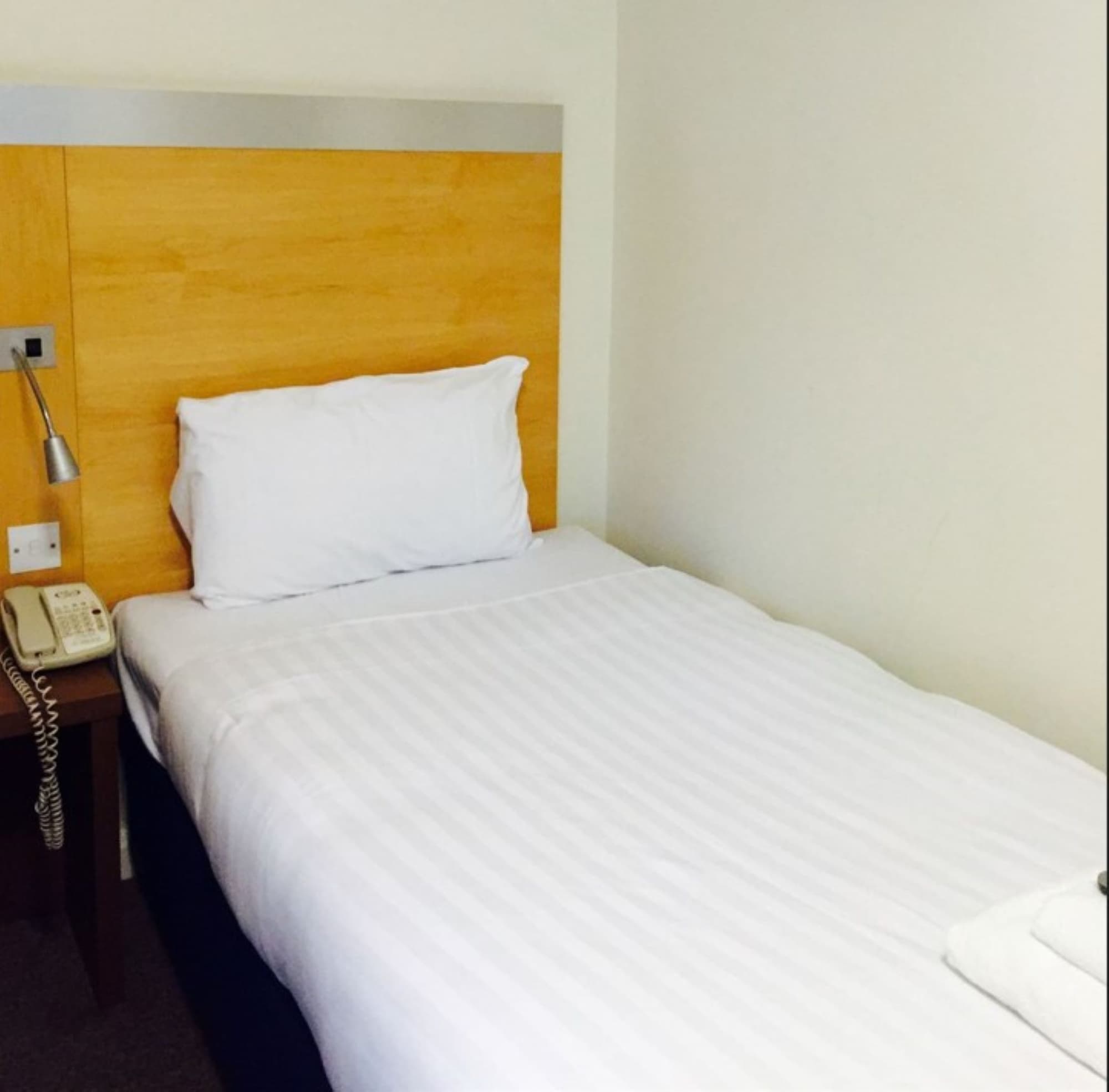 The Maiden Oval, Room