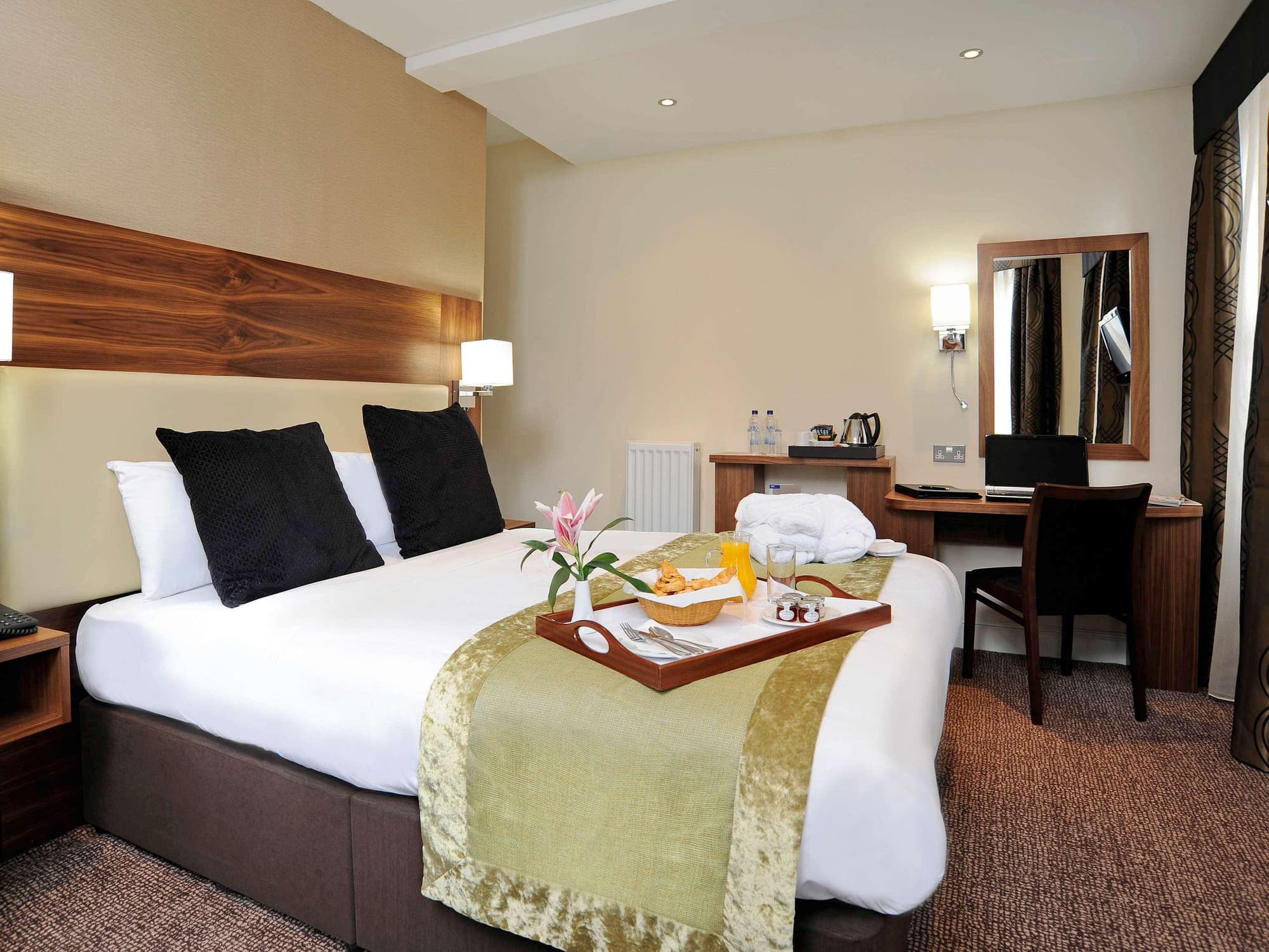 London Bloomsbury Square Hotel By IHG, Room