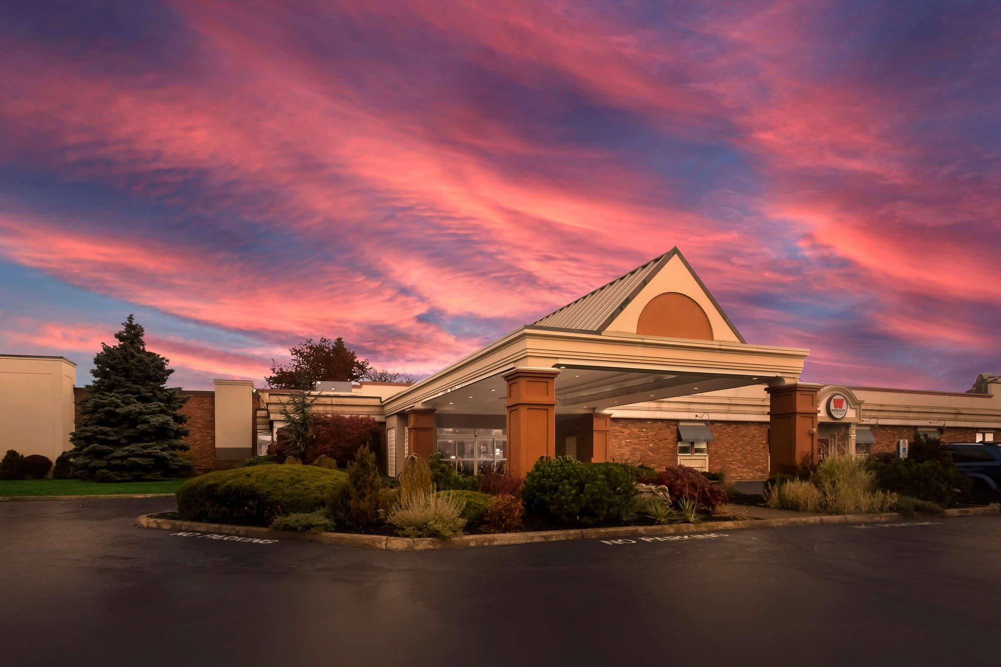 Best Western St Catharines Hotel & Conference Cent, General view