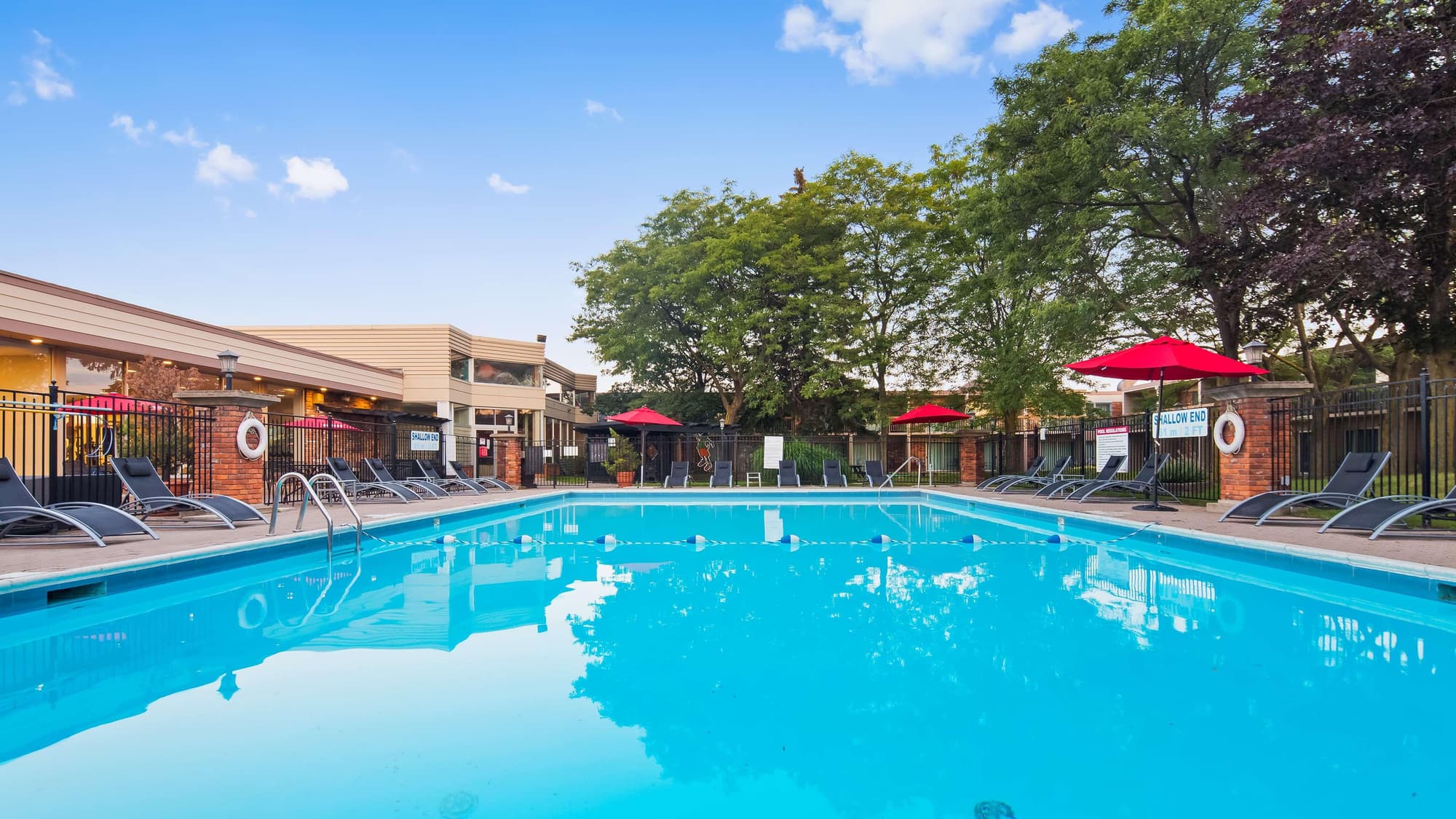 Best Western St Catharines Hotel & Conference Cent, Pool