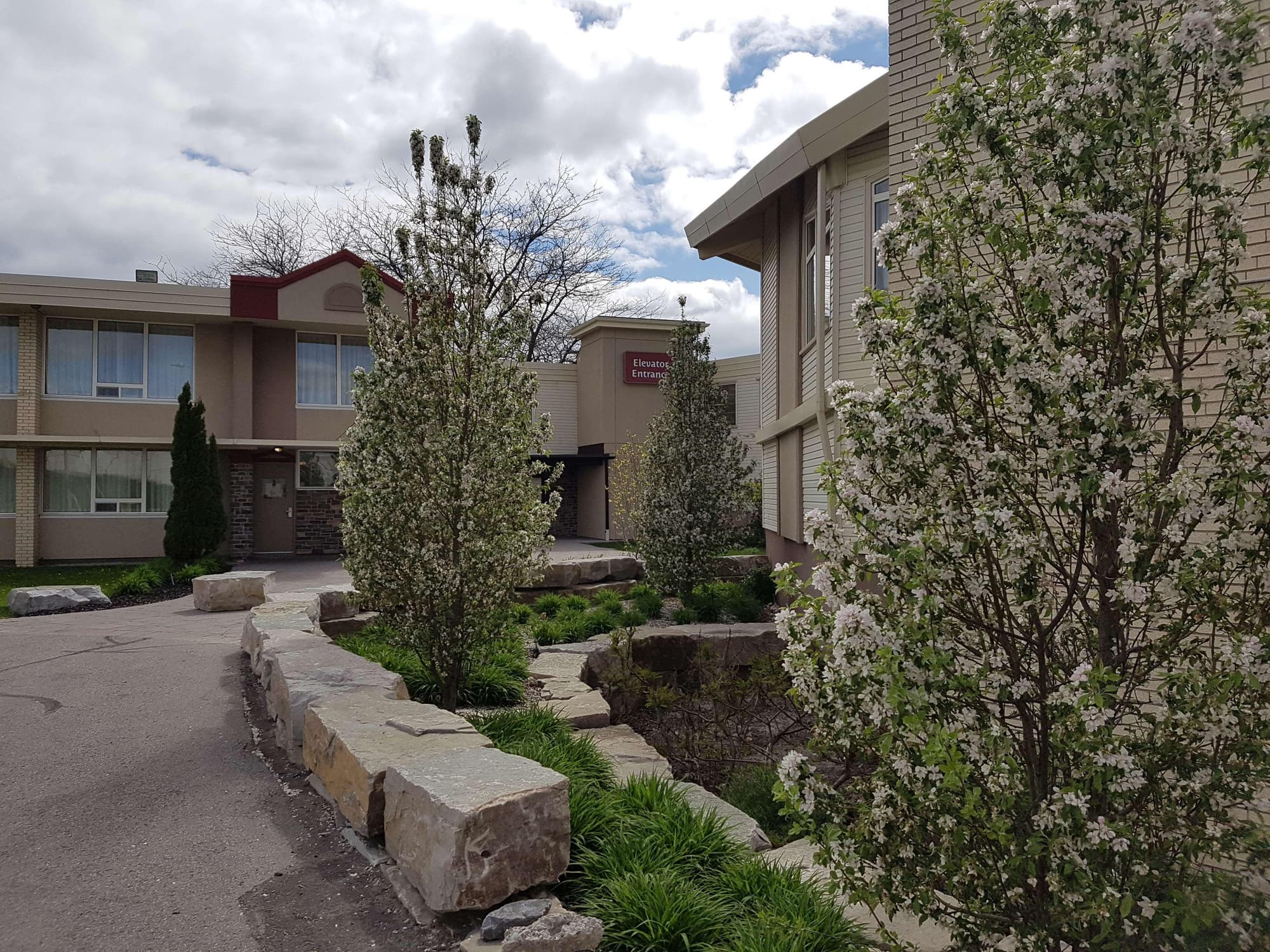 Best Western Plus Durham Hotel & Conference Centre, General view