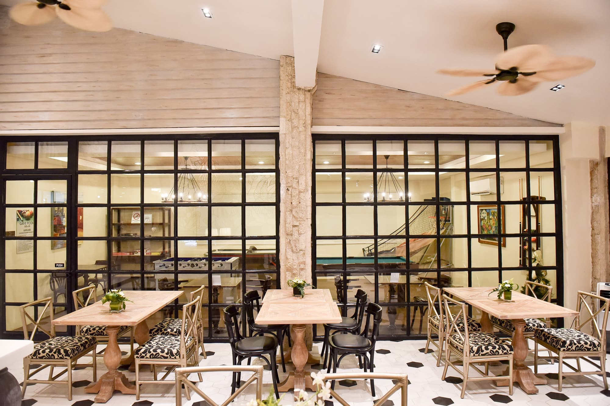 Montebello Villa Hotel, Restaurant