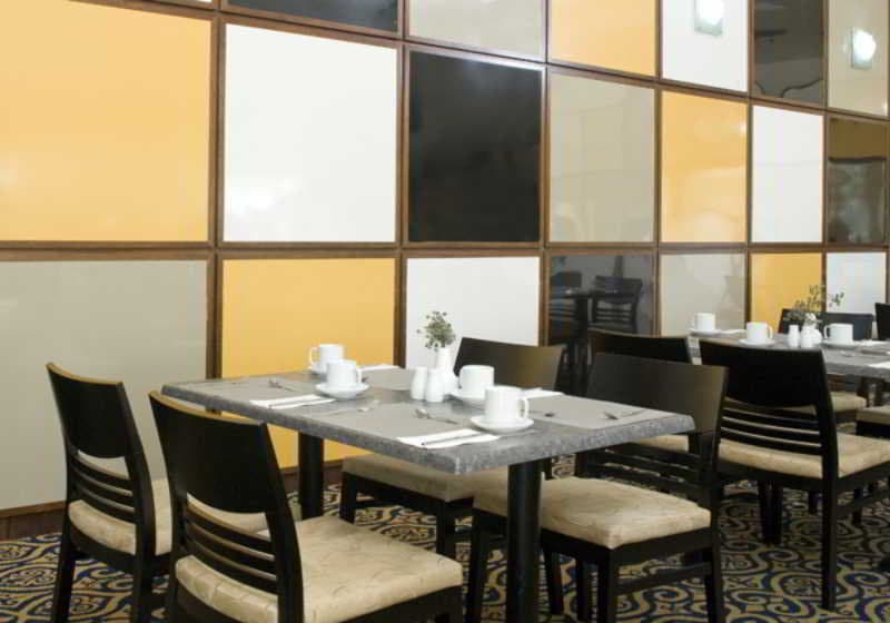 Royal Dead Sea Hotel, Restaurant