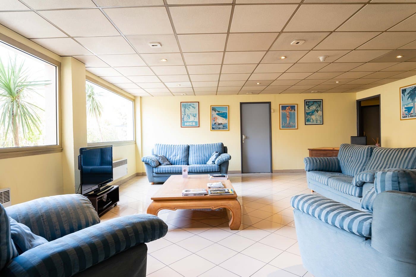 Adonis Cannes, Lobby